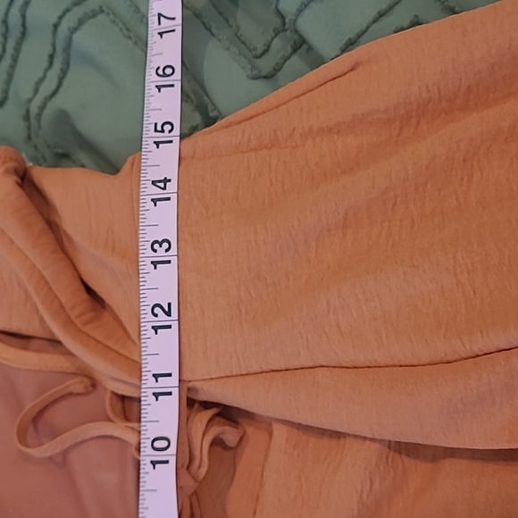 Nine West peach faux wrap strappy midi dress. Size Medium. - Picture 7 of 9